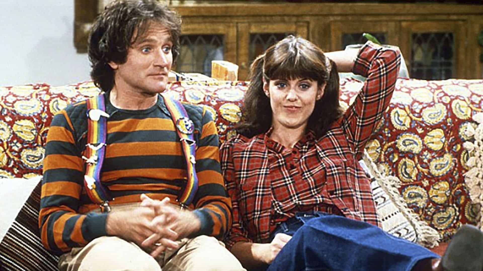 Robin Williams and Pam Dawber in a scene from "Mork & Mindy."